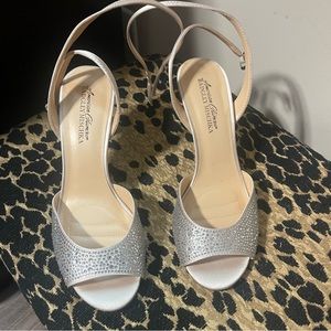 Badgley Mischka rhinestone heels great condition